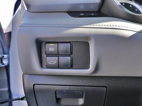 Used 2022 Toyota Highlander XLE image 23