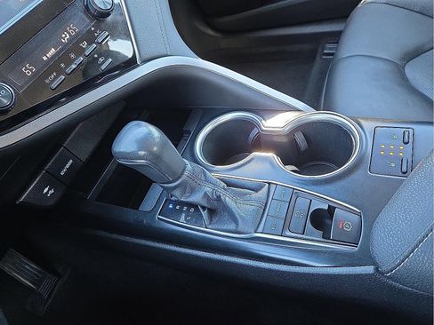 Used 2018 Toyota Camry XSE image 25