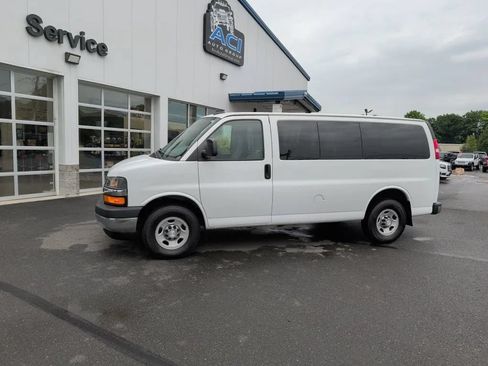 Used 2017 Chevrolet Express 2500 LT w/ LT Preferred Equipment Group RWD image 4