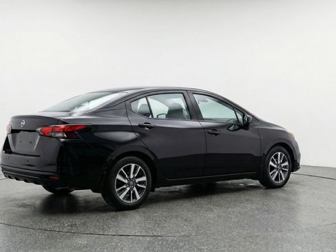 Used 2025 Nissan Versa SV image 9