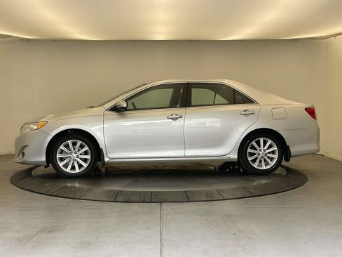 Used 2012 Toyota Camry XLE w/ Leather Pkg FWD image 2