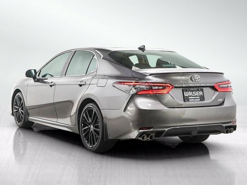 Used 2022 Toyota Camry XSE FWD image 3