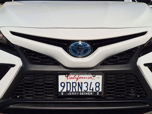 Used 2023 Toyota Camry SE w/ Convenience Package FWD image 9