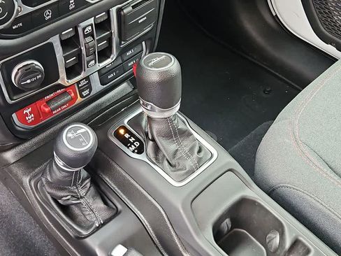 Used 2024 Jeep Gladiator Rubicon AWD/4WD image 20