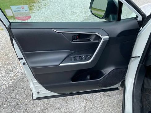 Certified 2023 Toyota RAV4 LE AWD/4WD image 11