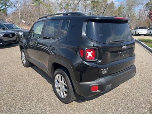 Used 2017 Jeep Renegade Latitude w/ Popular Equipment Group AWD/4WD image 3