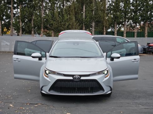 Used 2021 Toyota Corolla LE image 30