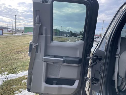 Used 2016 Ford F150 XLT w/ Equipment Group 302A Luxury image 22