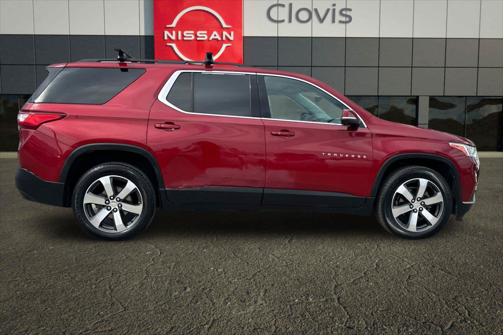 Used 2021 Chevrolet Traverse LT w/ LT Premium Package AWD/4WD image 13