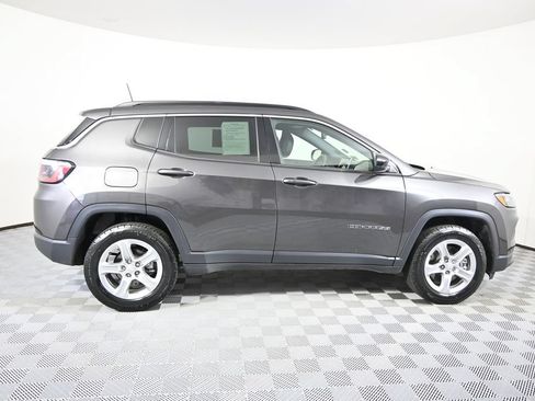 Used 2023 Jeep Compass Latitude w/ Convenience Group AWD/4WD image 7