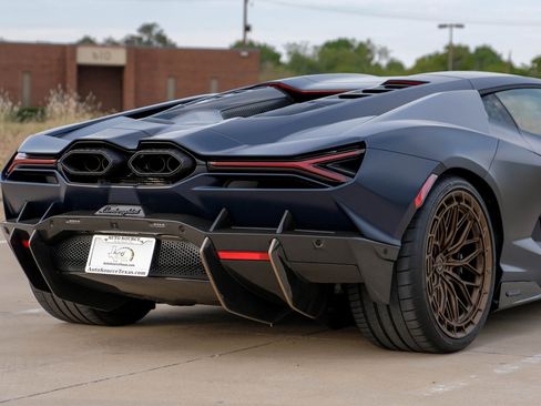 Used 2025 Lamborghini Revuelto image 10