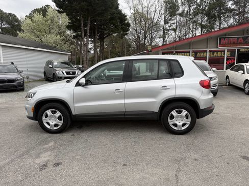 Used 2013 Volkswagen Tiguan S image 3