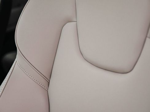 New 2026 Volvo XC90 B6 Plus w/ Protection Package Premier image 28