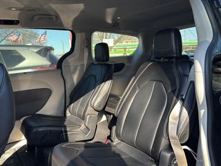 Used 2024 Chrysler Pacifica Touring-L FWD image 21