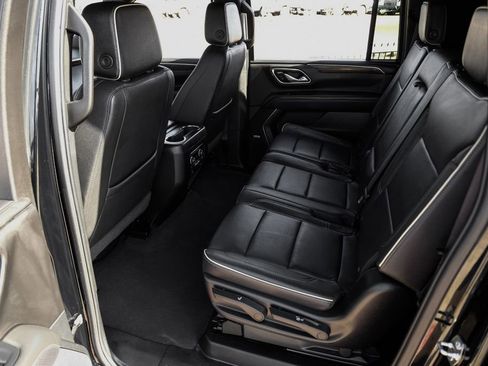 Used 2024 Chevrolet Suburban Premier image 40