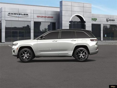 New 2023 Jeep Grand Cherokee Summit image 3