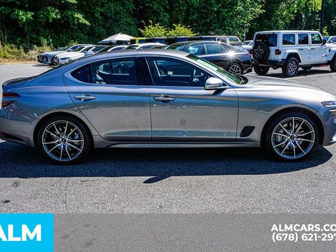Used 2025 Genesis G70 2.5T RWD image 9