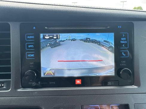 Used 2017 Toyota Sienna Limited AWD/4WD image 9
