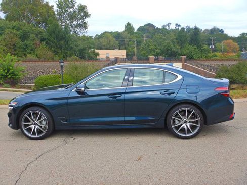 Used 2025 Genesis G70 2.5T image 11