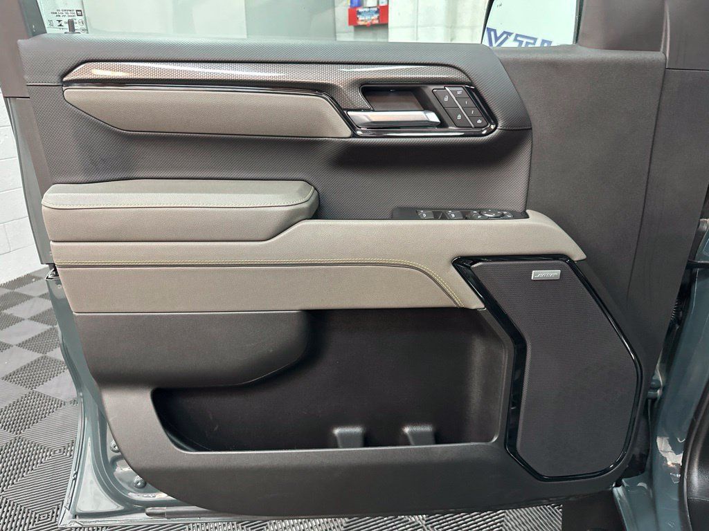 Used 2025 Chevrolet Silverado 1500 ZR2 w/ Technology Package AWD/4WD image 18