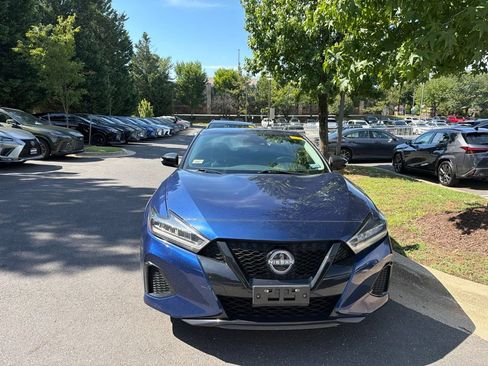 Used 2023 Nissan Maxima SV w/ Floor Mat Group FWD image 2