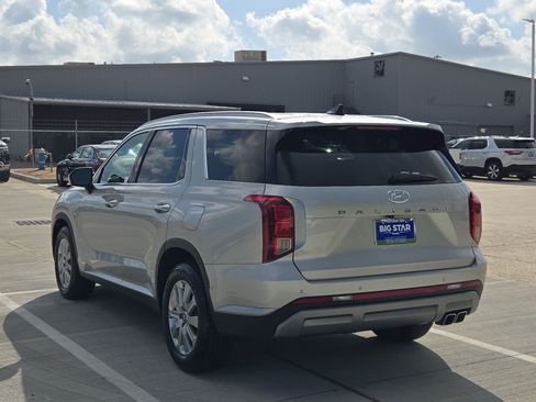 Used 2024 Hyundai Palisade SEL FWD image 6
