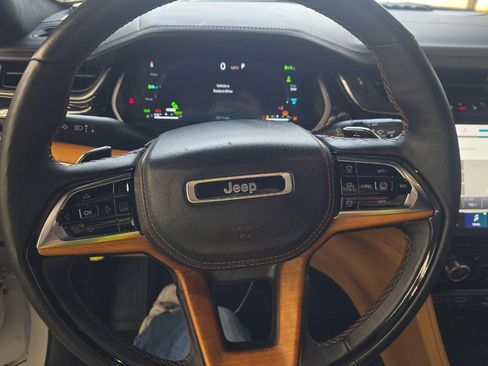 Used 2023 Jeep Grand Cherokee Summit AWD/4WD image 8