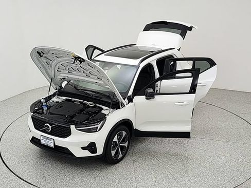 New 2026 Volvo XC40 B5 Plus w/ Protection Package Premier AWD/4WD image 37