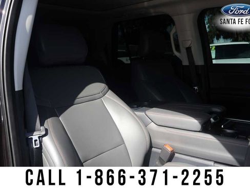 Used 2025 Ford Expedition Active AWD/4WD image 38