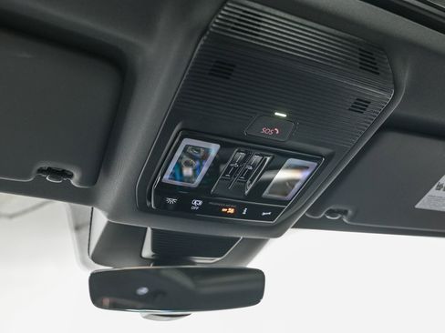 Used 2025 Volkswagen Tiguan SE R-Line image 24