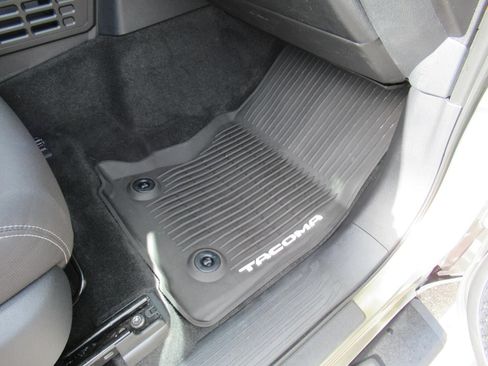 Used 2025 Toyota Tacoma TRD Sport AWD/4WD image 30