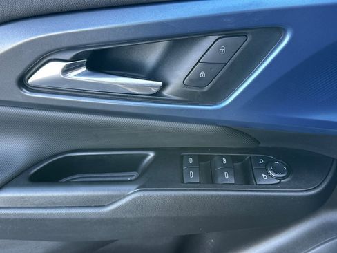 Used 2025 Chevrolet Equinox EV LT w/ Convenience Package image 12