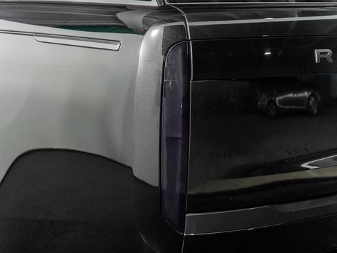 Used 2024 Land Rover Range Rover Long Wheelbase Autobiography image 11