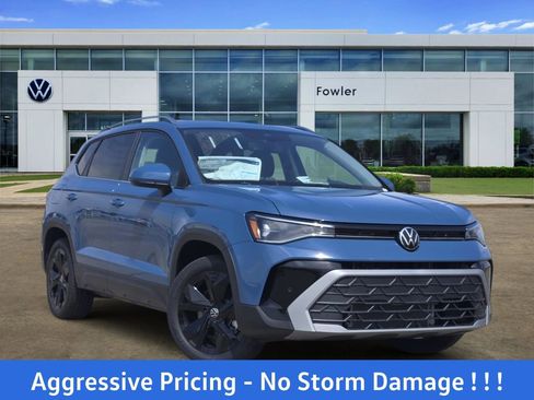 New 2026 Volkswagen Taos SE FWD image 1