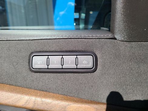 Used 2020 Cadillac Escalade Premium Luxury image 29