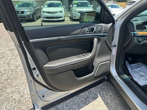 Used 2013 Lincoln MKS FWD image 11