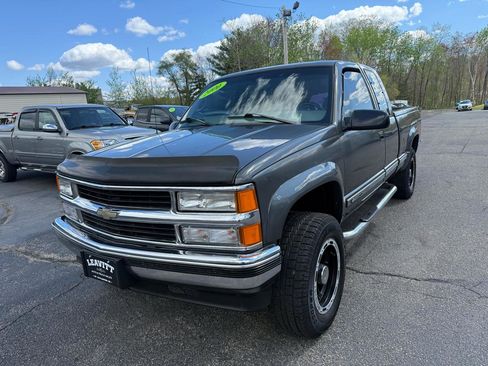 Used 2000 Chevrolet Silverado 2500 4x4 Extended Cab image 2