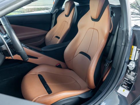 Used 2021 Ferrari Roma RWD image 17