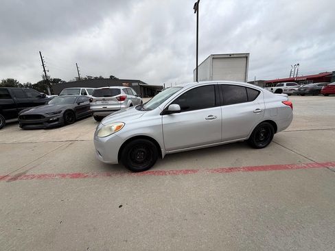 Used 2014 Nissan Versa SV image 25