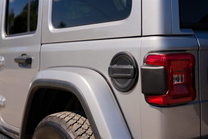 Used 2019 Jeep Wrangler Unlimited Sahara AWD/4WD image 10