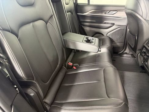Certified 2023 Jeep Grand Cherokee Limited w/ Black Appearance Package AWD/4WD image 31