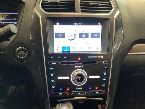 Used 2018 Ford Explorer Limited w/ Equipment Group 301A AWD/4WD image 17