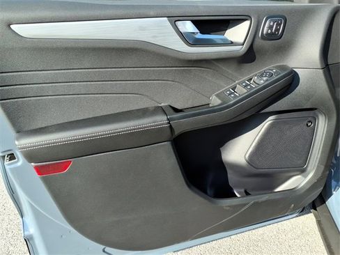 New 2025 Ford Escape FWD w/ PHEV Premium Package image 6