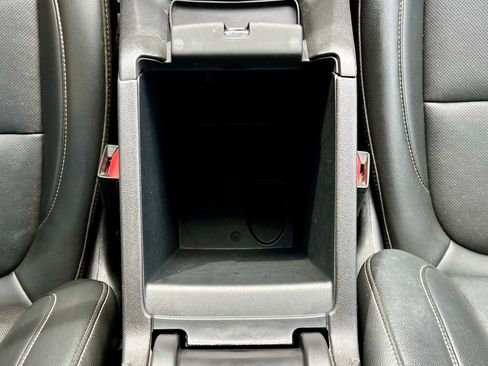 Used 2023 GMC Acadia SLT image 34