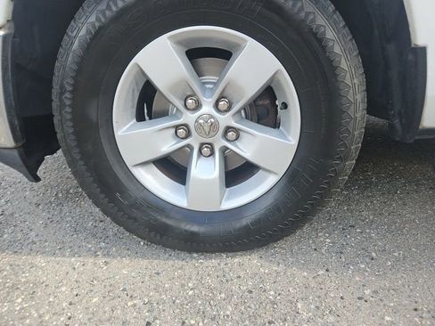 Used 2019 RAM 1500 Classic SLT RWD image 30