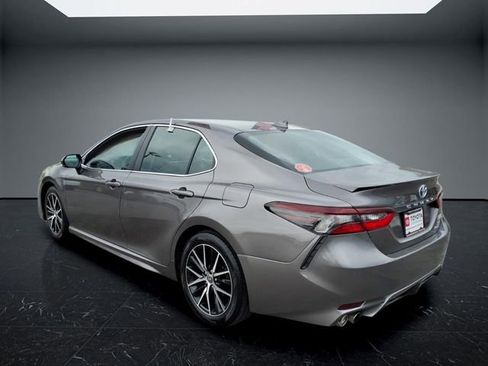 Used 2022 Toyota Camry SE w/ Cold Weather Package FWD image 6
