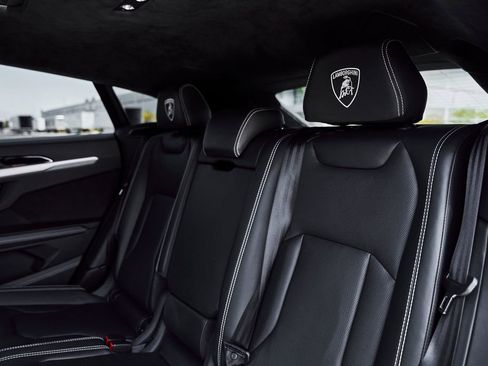 Used 2022 Lamborghini Urus AWD/4WD image 44