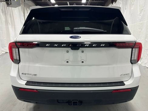 Used 2025 Ford Explorer Active AWD/4WD image 6