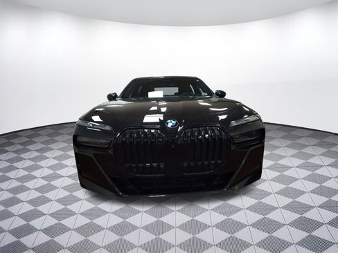 Used 2023 BMW 760i xDrive w/ Executive Package image 5