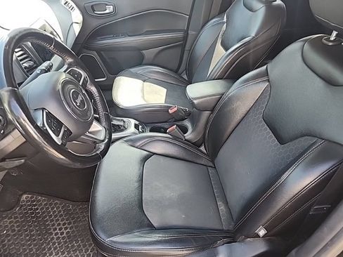 Used 2019 Jeep Compass Latitude w/ Cold Weather Group AWD/4WD image 6